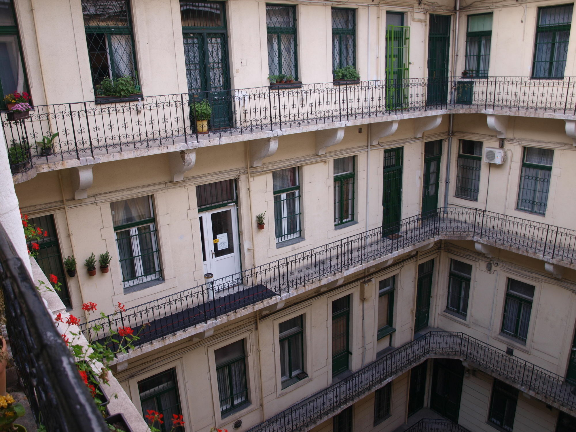 Europa Centerpoint Guesthouse Budapest Exterior foto
